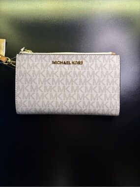 Michael Kors Jet Set Signature logo smartphone wallet in Vanilla